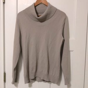 100% Cashmere Loose Turtleneck Sweater
